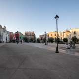 Per raggiungere l�edificio dalla centrale Piazza Umberto I...